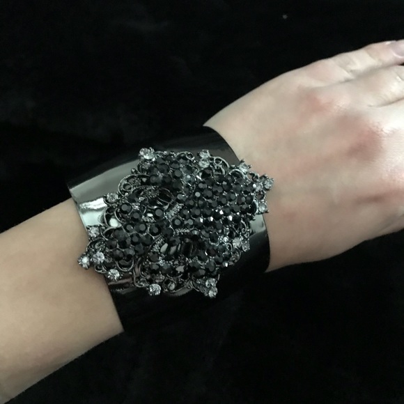 Large metal cuff bracelet - Picture 4 of 4